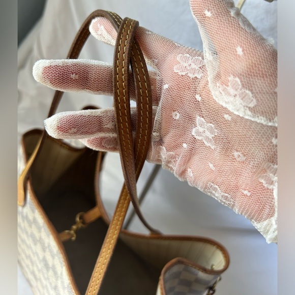 LOUIS VUITTON Neverfull - Picture 9 of 17